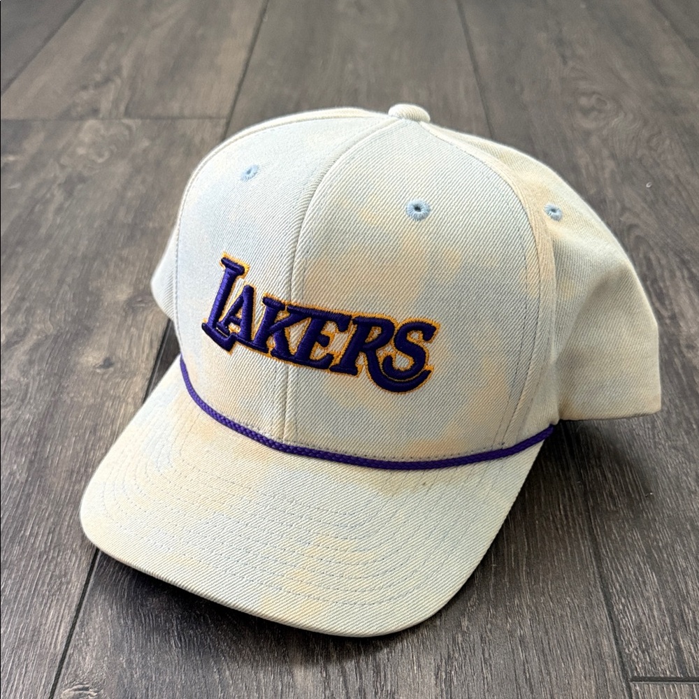 Vintage Mitchell & Ness Lakers SnapBack Hat - Cream/Blue/Purple - GREAT